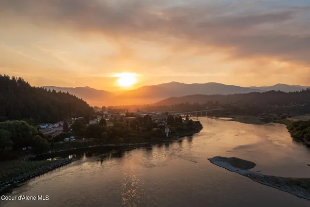 $815,000 | 6955 Apple Alley, Bonners Ferry, ID 83805