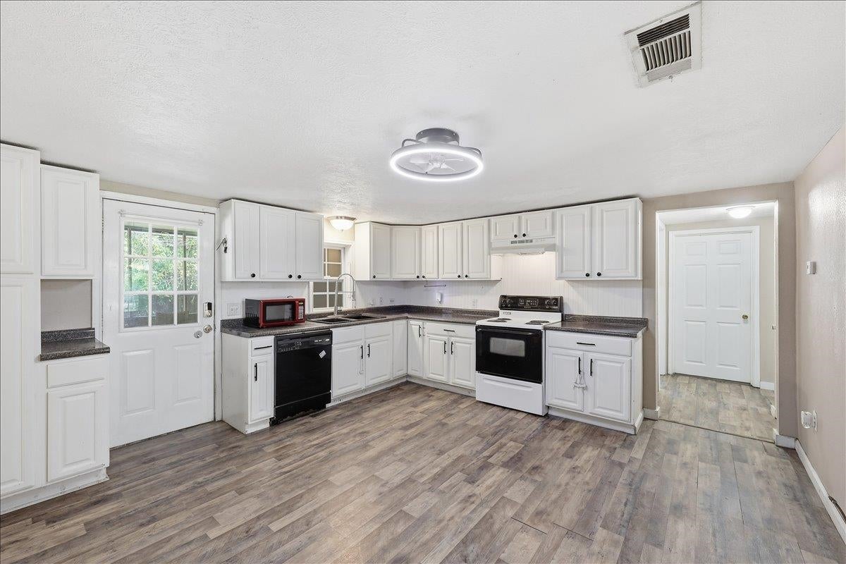 1935 Wescalder Road Beaumont, TX 77707 - Photo 4 of 15 Gallery Image 4