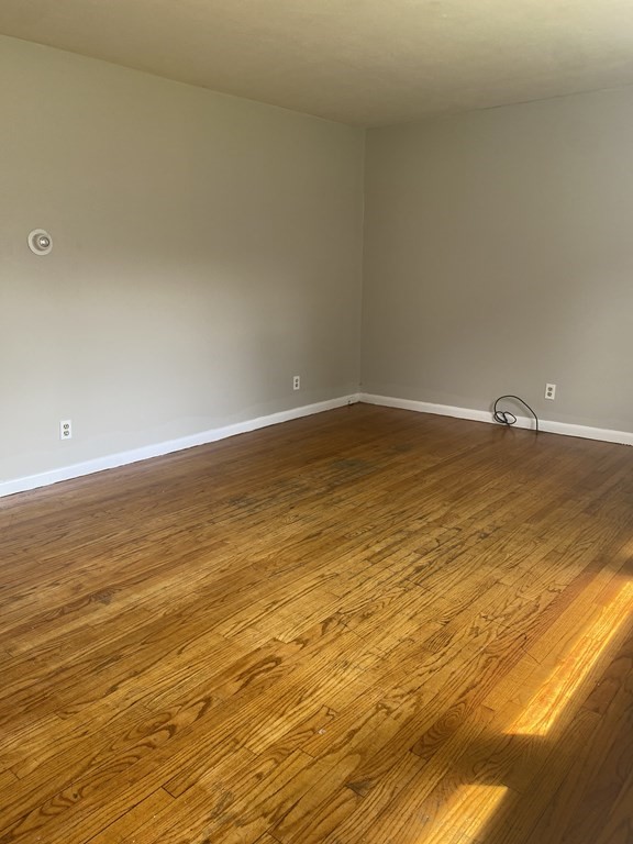 142 Gresham Street Springfield, MA 01119 - Photo 5 of 6