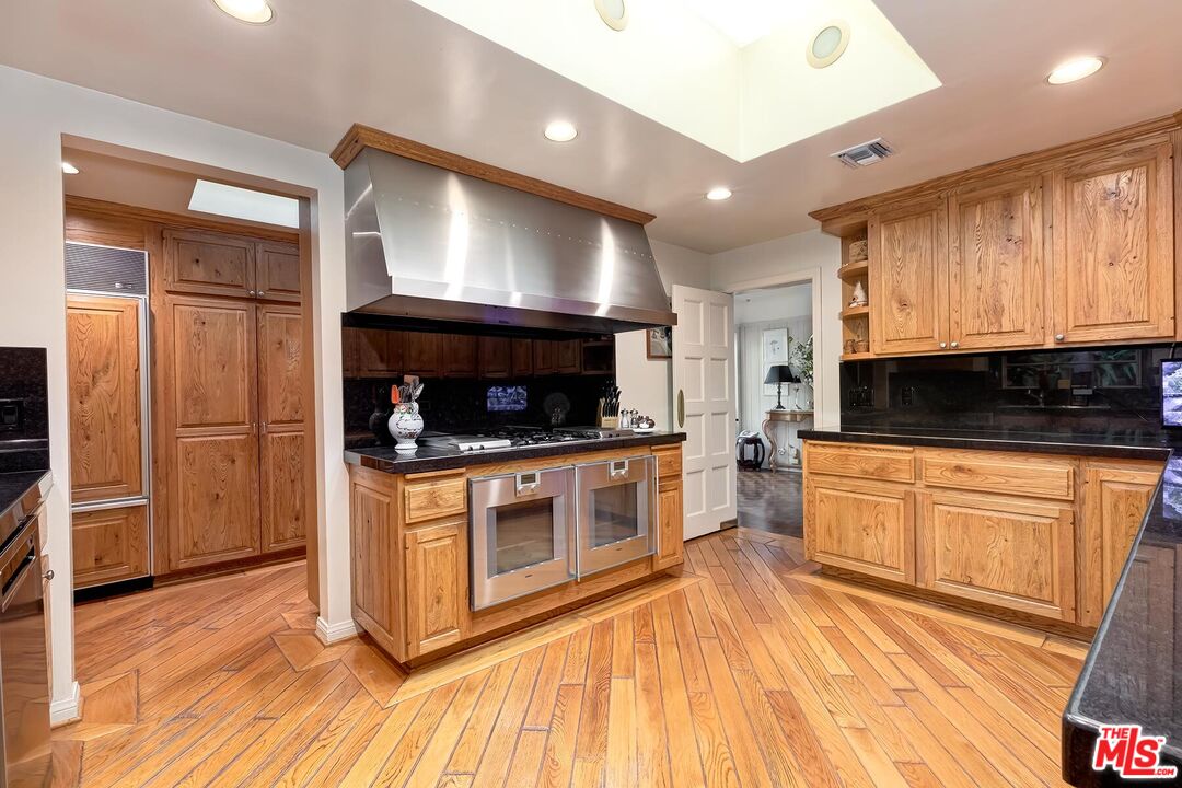 602 Foothill Road Beverly Hills, CA 90210 - Photo 11 of 25