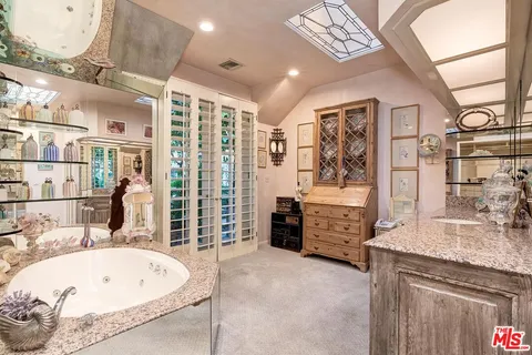 $9,380,000 | 602 Foothill Road, Beverly Hills, CA 90210