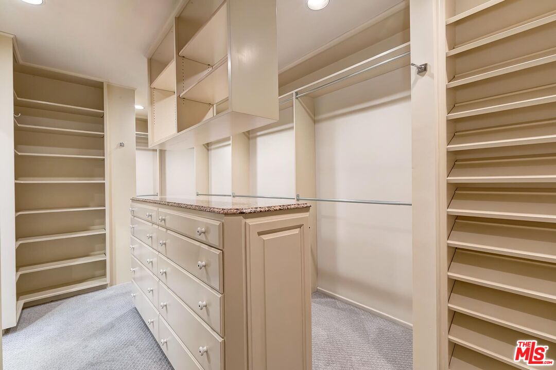 602 Foothill Road Beverly Hills, CA 90210 - Photo 15 of 25