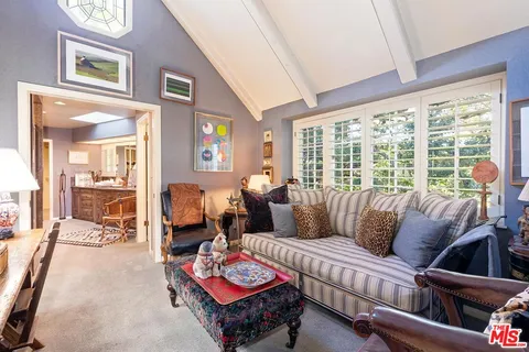 $9,380,000 | 602 Foothill Road, Beverly Hills, CA 90210