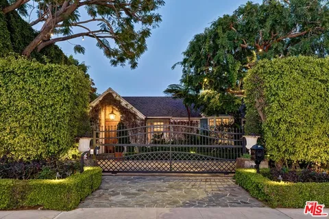$9,380,000 | 602 Foothill Road, Beverly Hills, CA 90210
