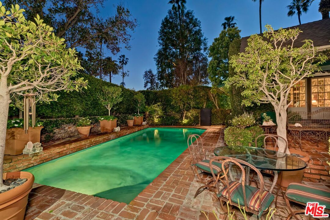 602 Foothill Road Beverly Hills, CA 90210 - Photo 22 of 25