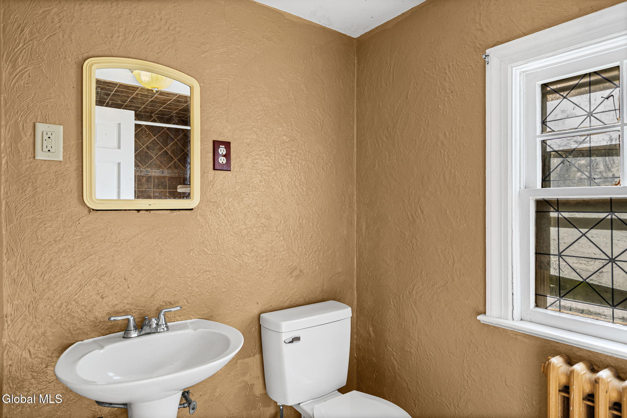 114 Old Loudon Road Colonie, NY 12110 - Photo 26 of 41 Second Floor Full Bath