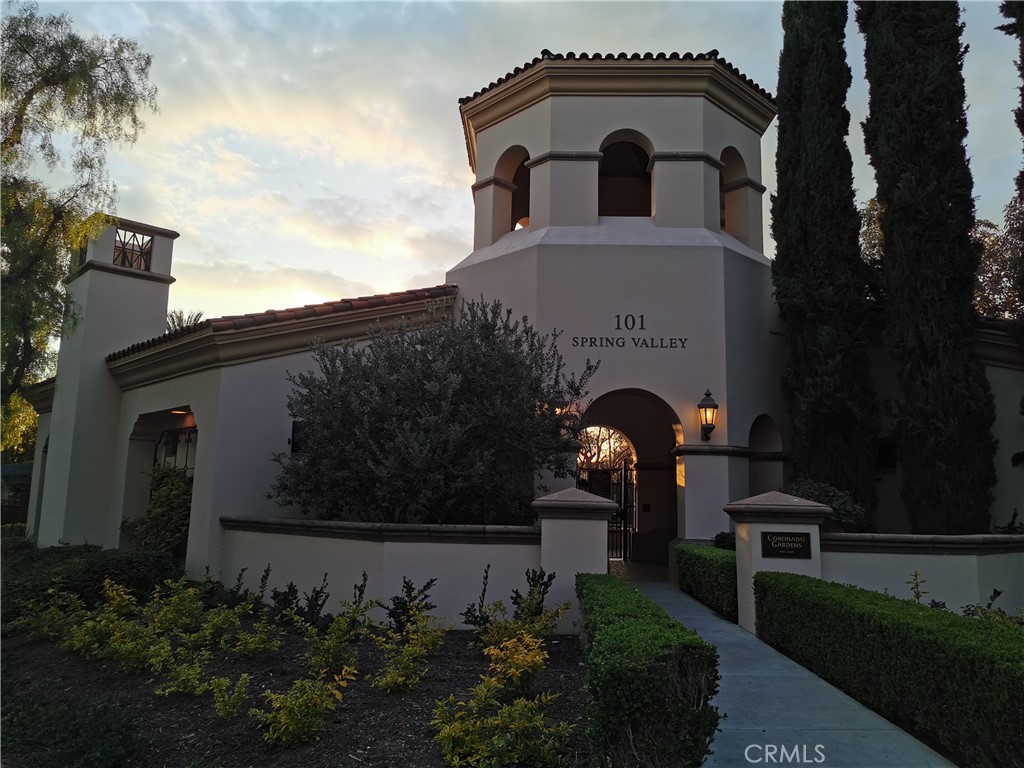 41 Modesto Irvine, CA 92602 - Photo 16 of 20 a front view of a house with a garden