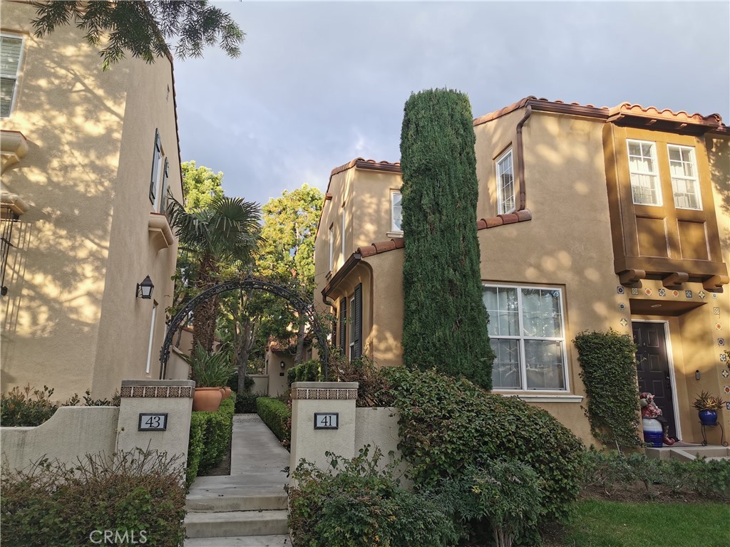 41 Modesto Irvine, CA 92602 - Photo 3 of 20 a front view of a house with plants