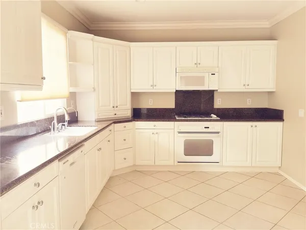 $4,650 | 41 Modesto, Irvine, CA 92602