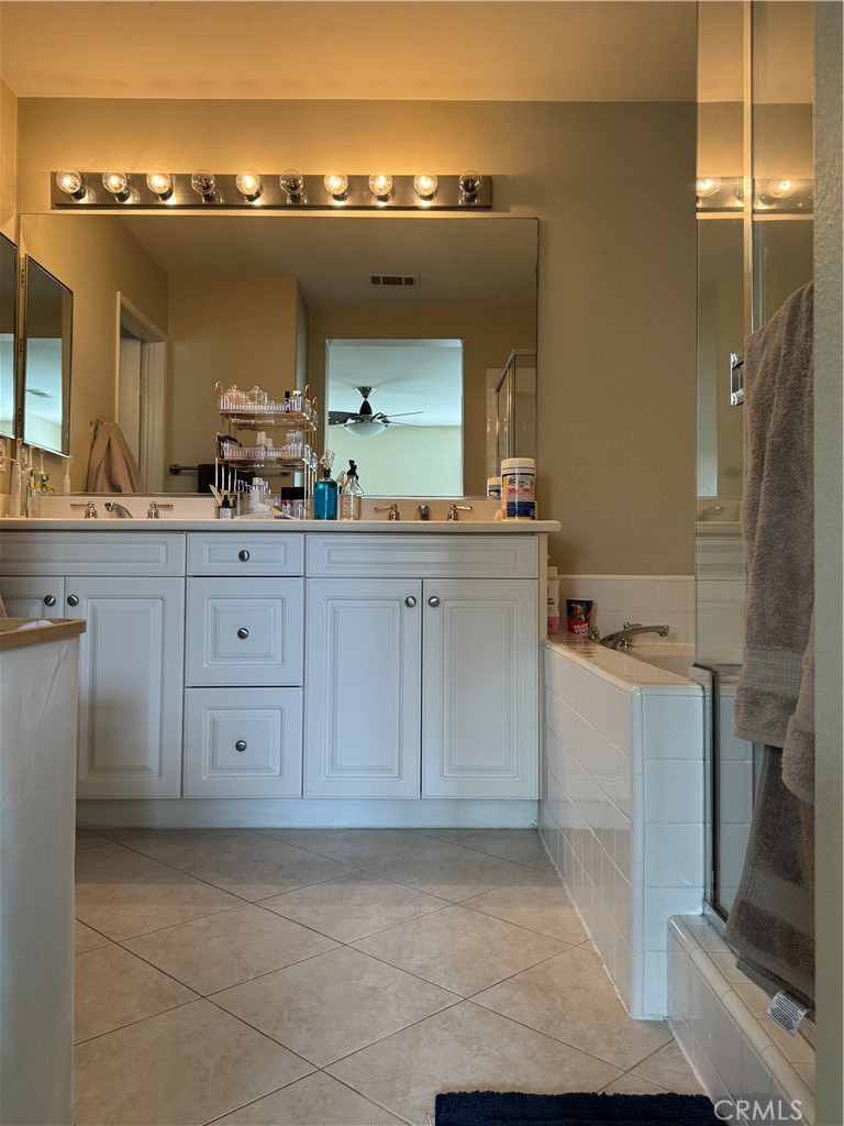 41 Modesto Irvine, CA 92602 - Photo 7 of 20 a kitchen with a sink and cabinets