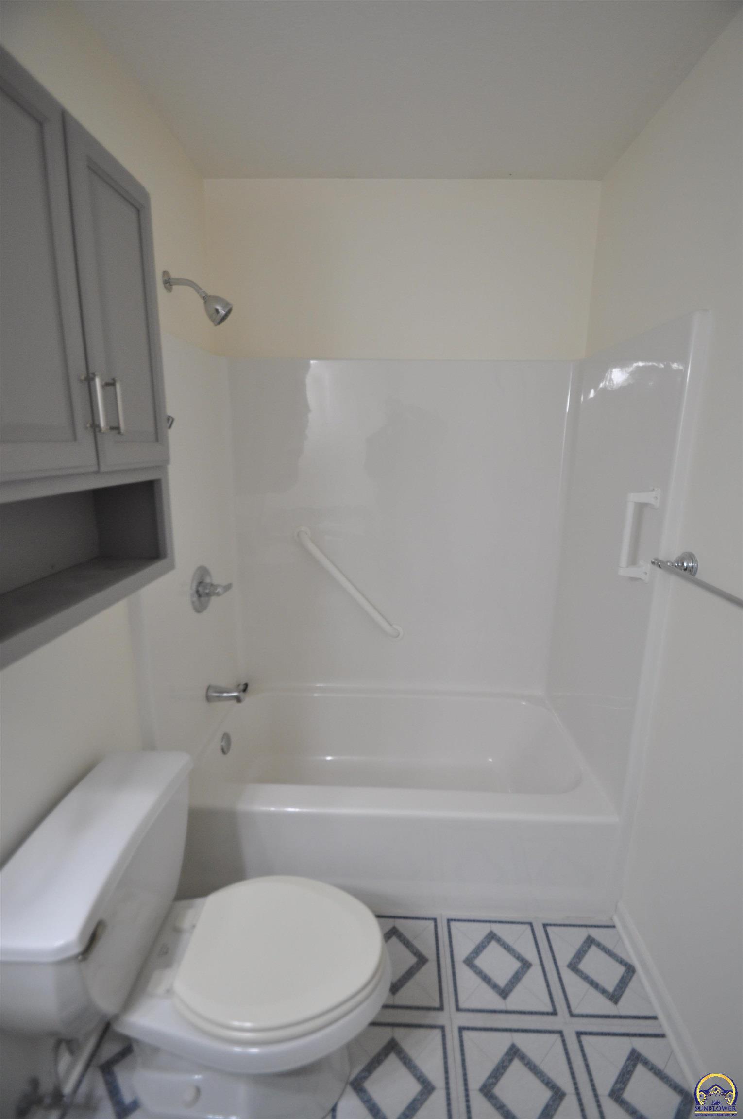 5822 Southwest Sterling Lane Topeka, KS 66604 - Photo 29 of 51 bathroom 1