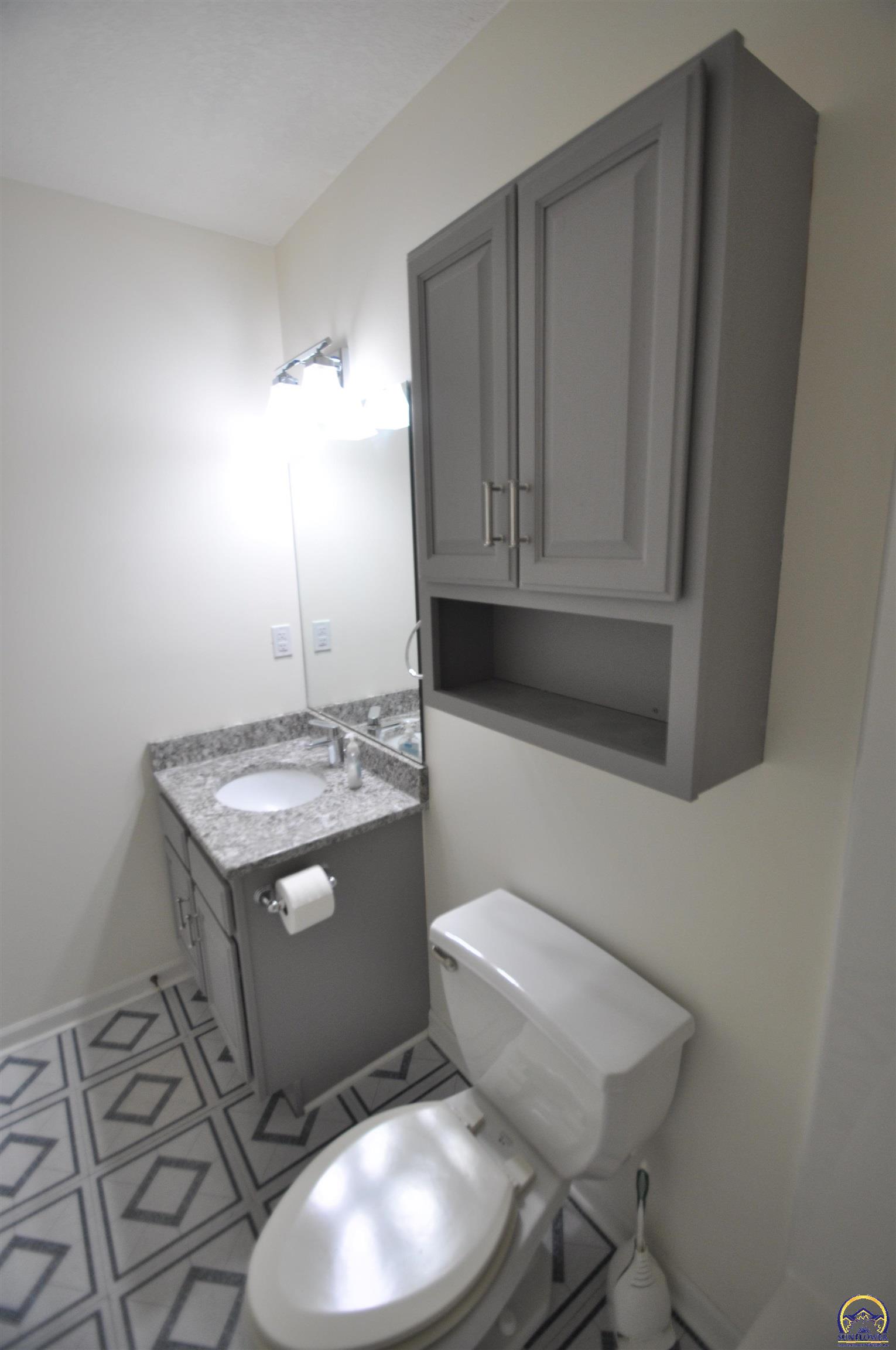 5822 Southwest Sterling Lane Topeka, KS 66604 - Photo 30 of 51 bathroom 1