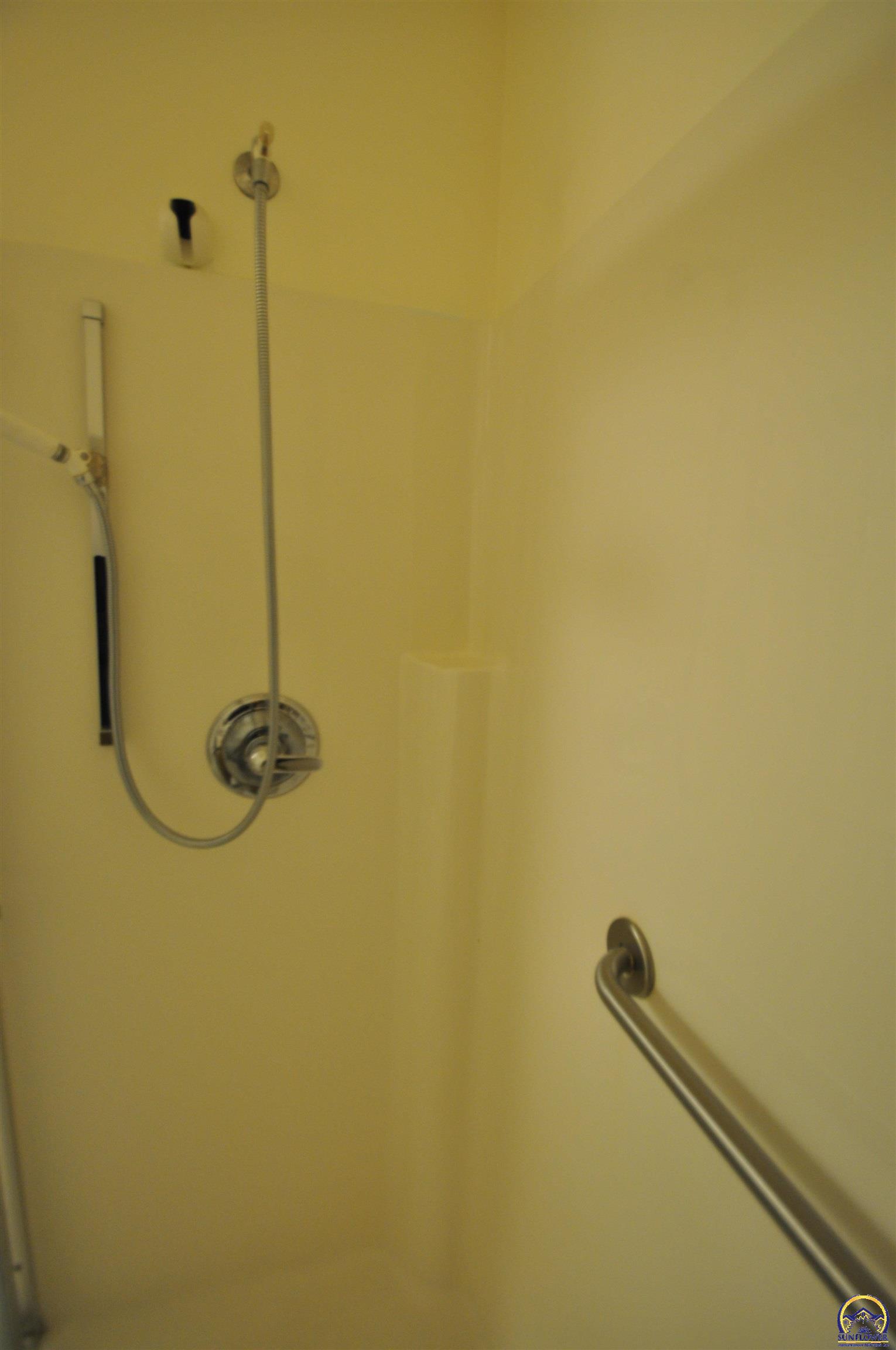 5822 Southwest Sterling Lane Topeka, KS 66604 - Photo 37 of 51 bathroom 2