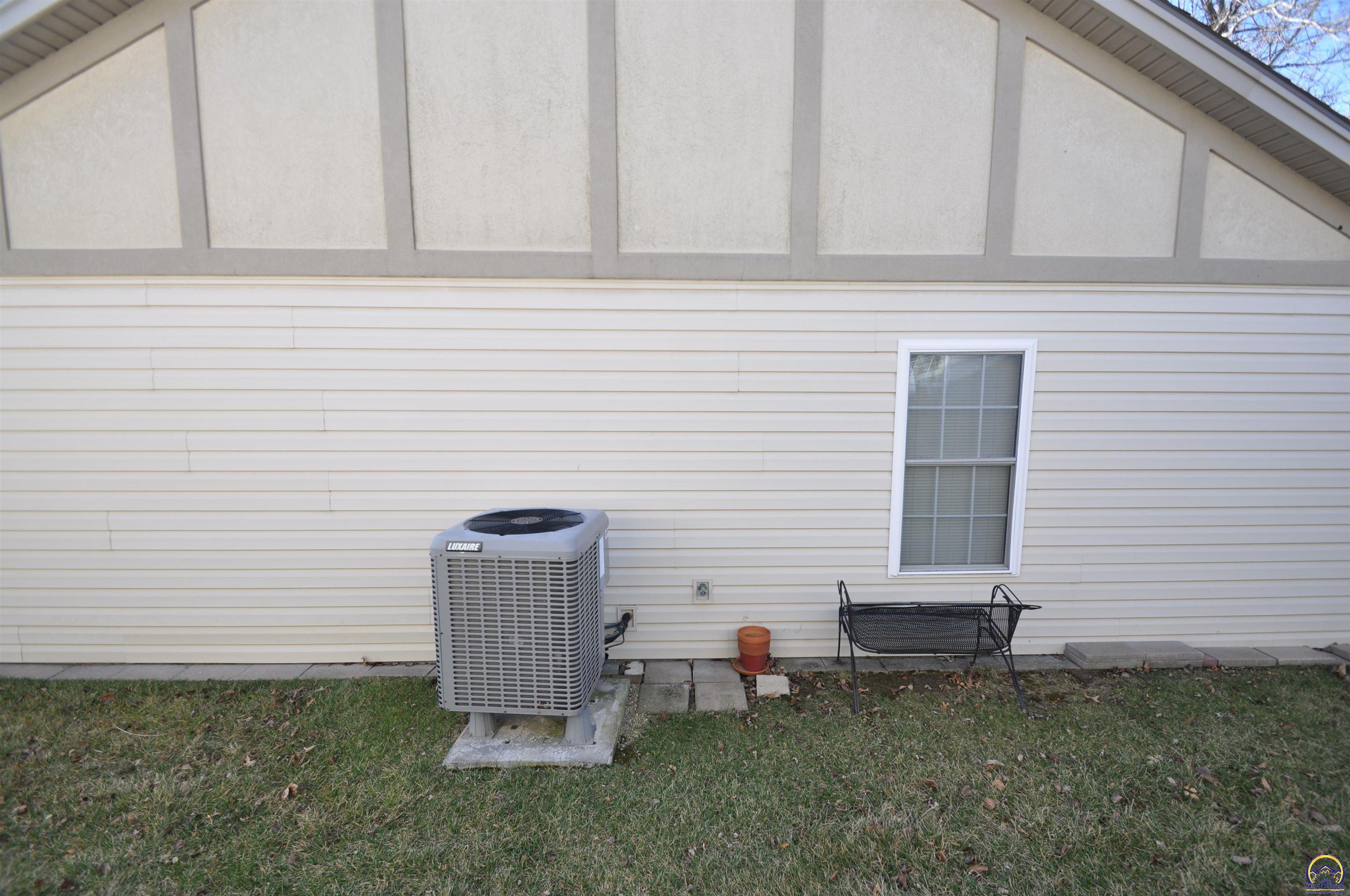 5822 Southwest Sterling Lane Topeka, KS 66604 - Photo 46 of 51 side view