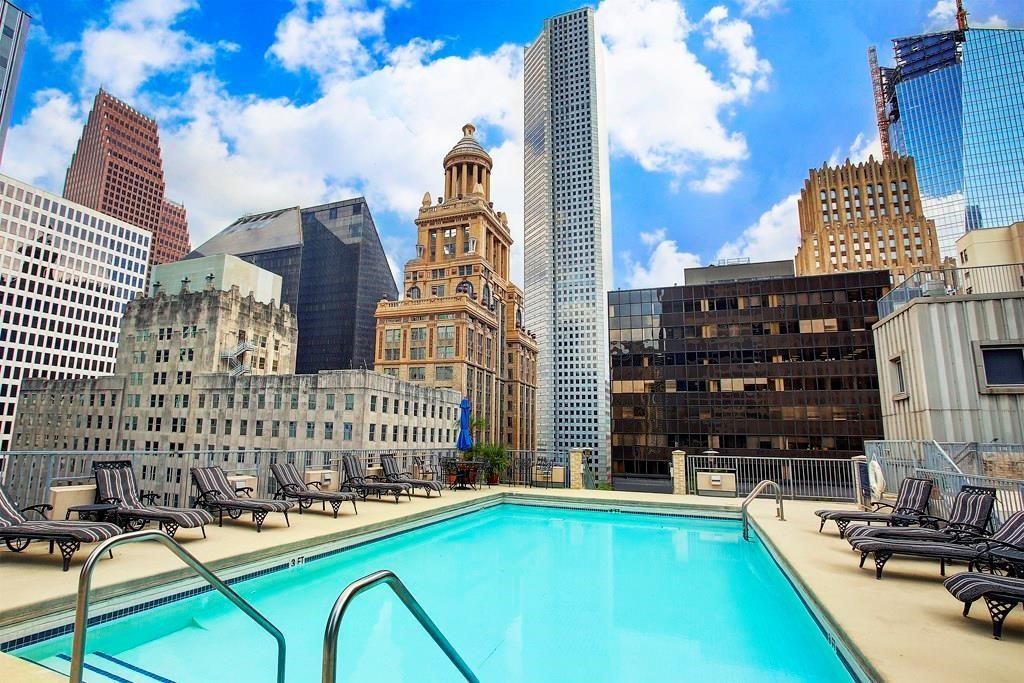 914 Main Street, Unit 1105 Houston, TX 77002 - Photo 16 of 22 a balcony with table and chairs