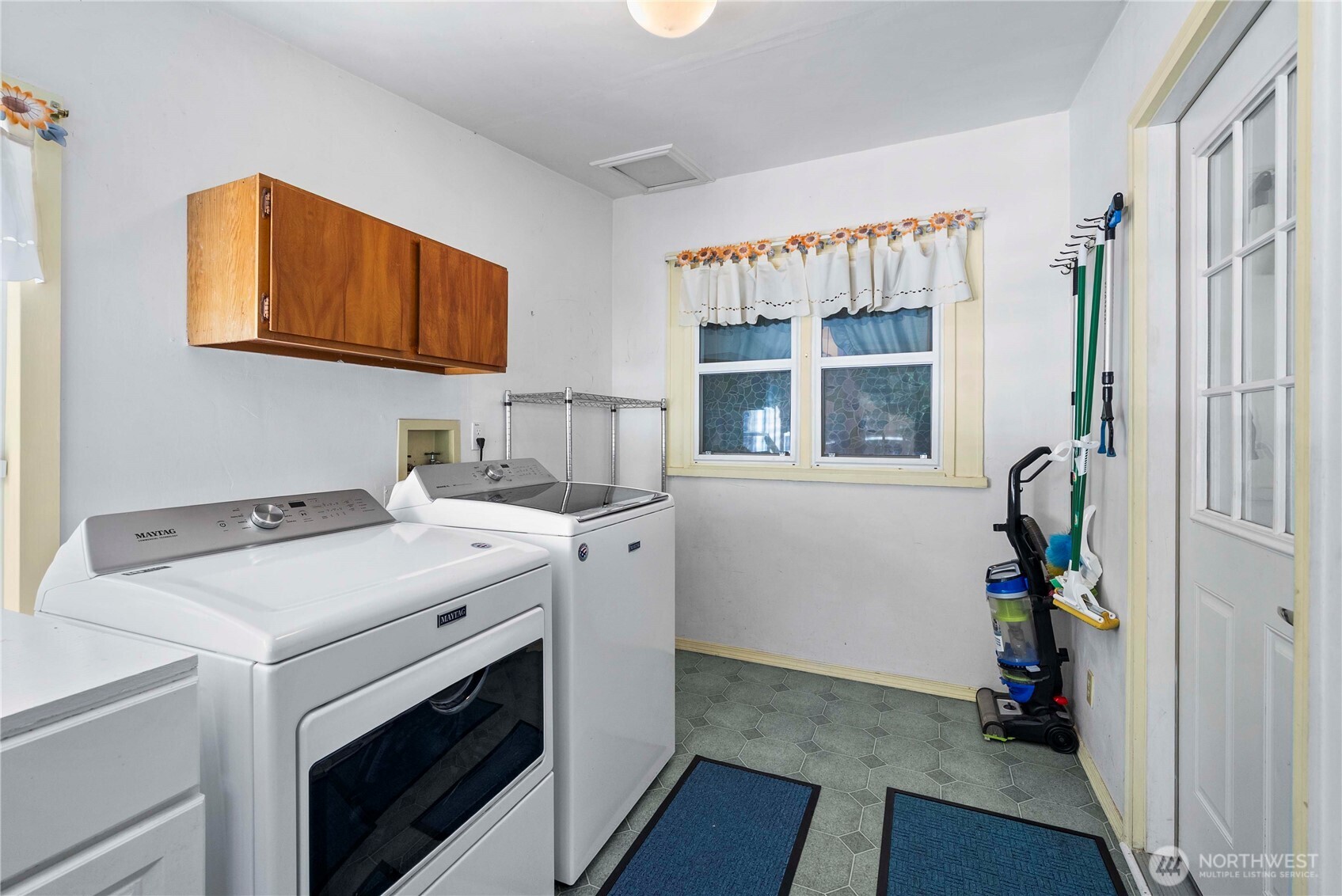 8820 Chambers Creek Road West University Place, WA 98467 - Photo 4 of 28 Gallery Image 4