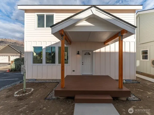 a view of backyard with cabin