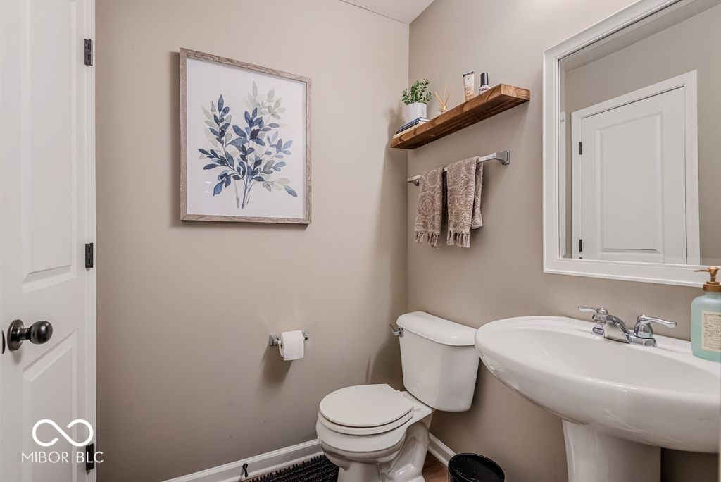 7058 Stoney Ridge Drive Columbus, IN 47201 - Photo 11 of 29 Gallery Image 11
