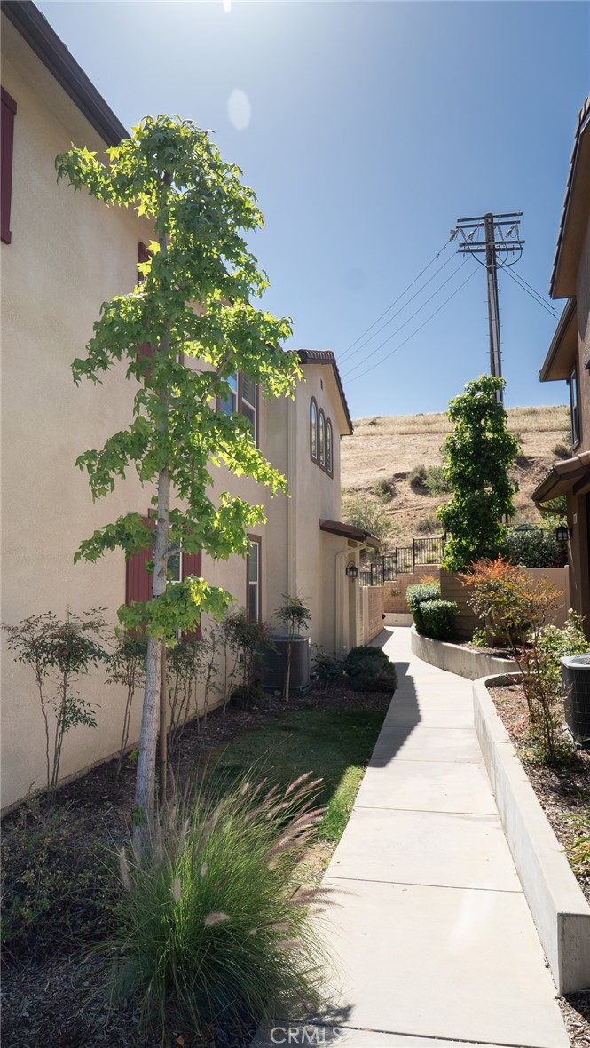2469 Blossom Ridge Court, Unit 3 Simi Valley, CA 93063 - Photo 3 of 30