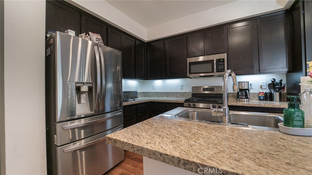 2469 Blossom Ridge Court, Unit 3 Simi Valley, CA 93063 - Photo 8 of 30