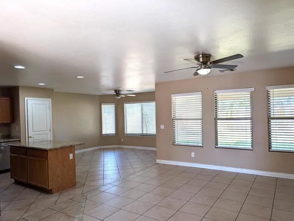 $2,000 | 4226 North 92nd Lane, Phoenix, AZ 85037