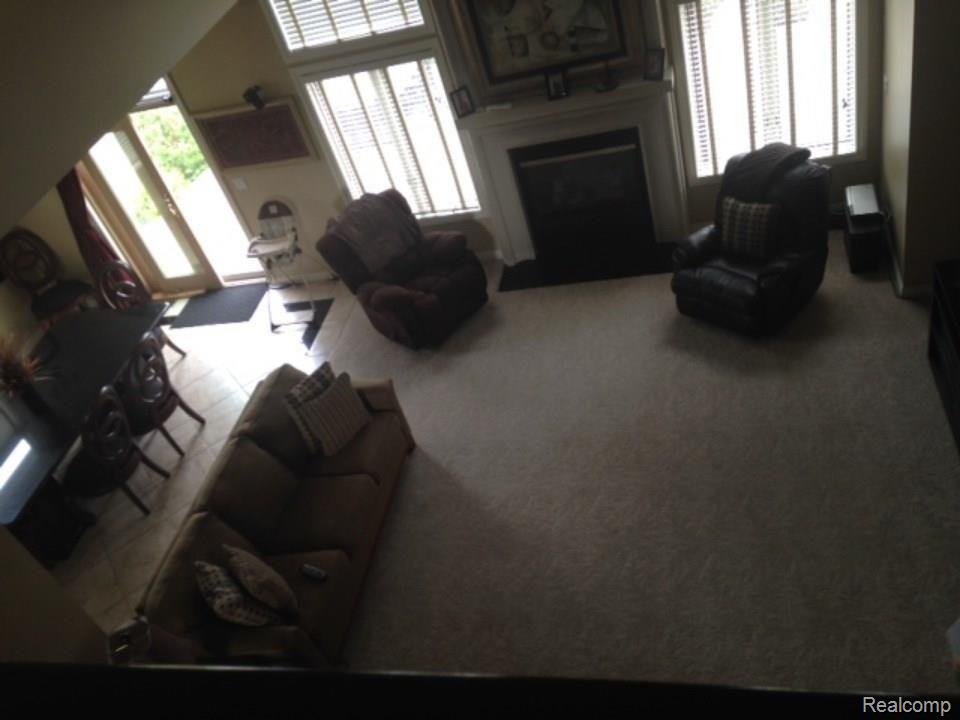 223 Golfview Way Monroe, MI 48162 - Photo 8 of 12 livingroom.jpg