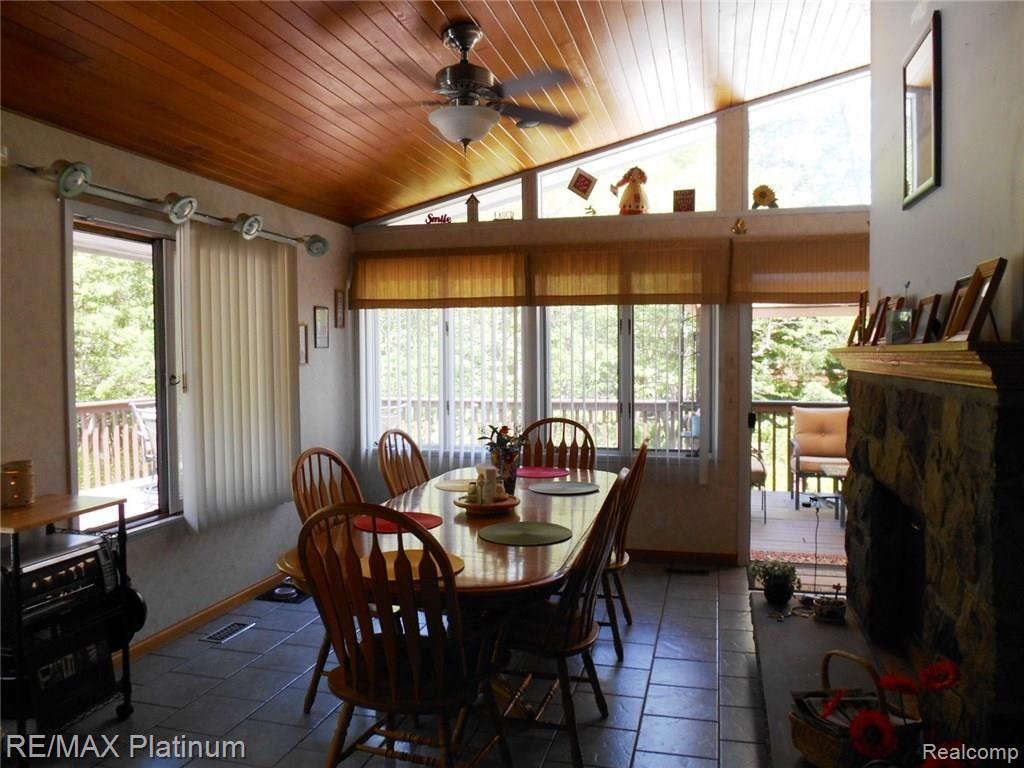 10875 Reynard Road Brighton, MI 48114 - Photo 13 of 52 Eating Area