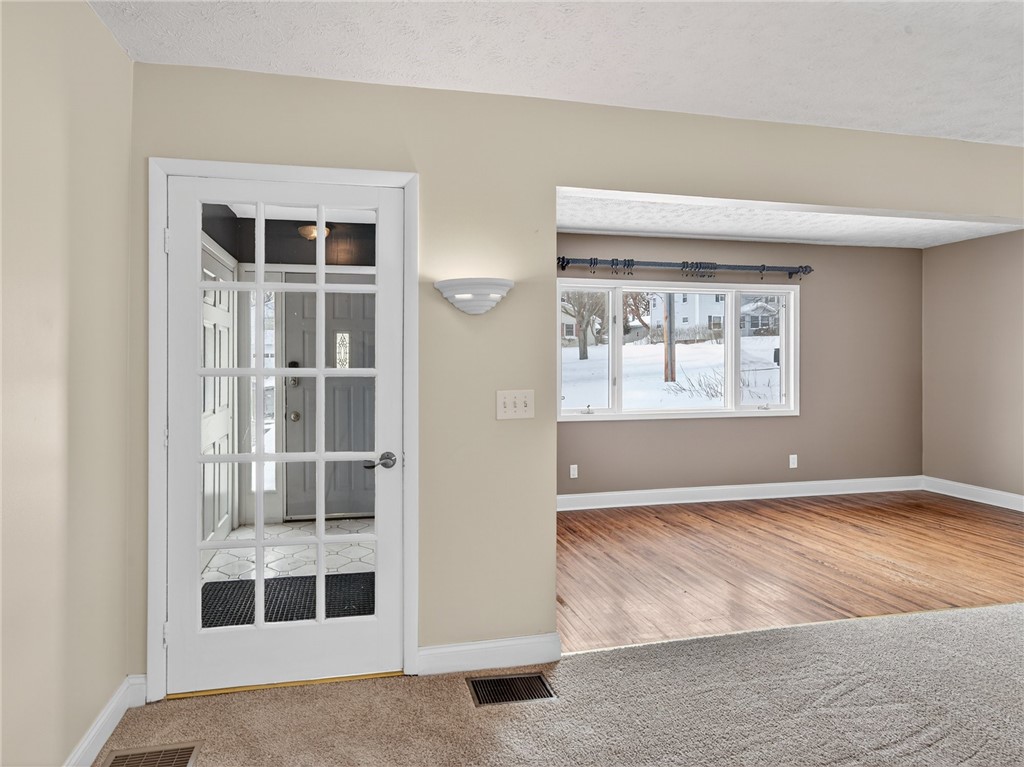 95 Summit Street Perinton, NY 14450 - Photo 3 of 33