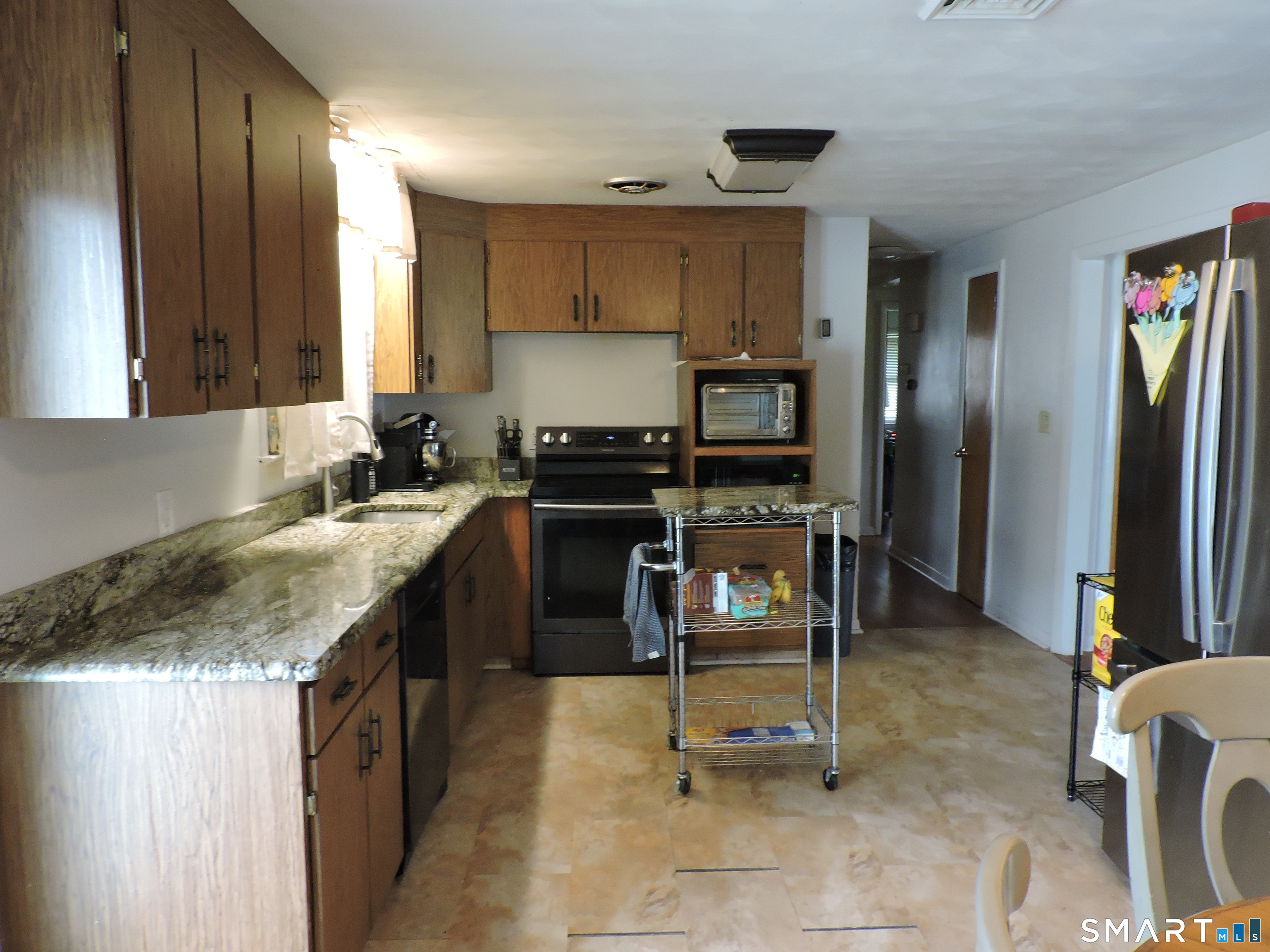 137 Maskel Road South Windsor, CT 06074 - Photo 4 of 27