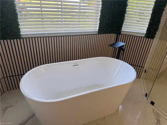 $1,200,000 | 18445 Royal Hammock Boulevard, Naples, FL 34114