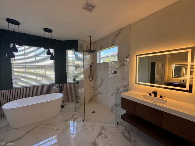 $1,200,000 | 18445 Royal Hammock Boulevard, Naples, FL 34114