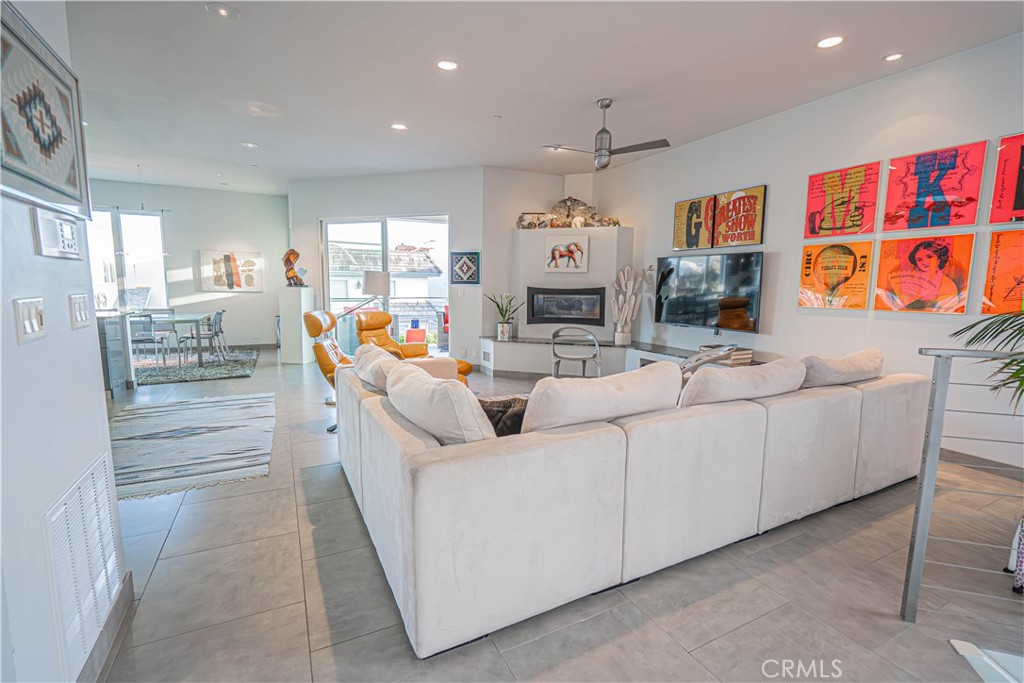 5220 Terramar Way Oxnard, CA 93035 - Photo 40 of 75 a living room with furniture kitchen area and a flat screen tv