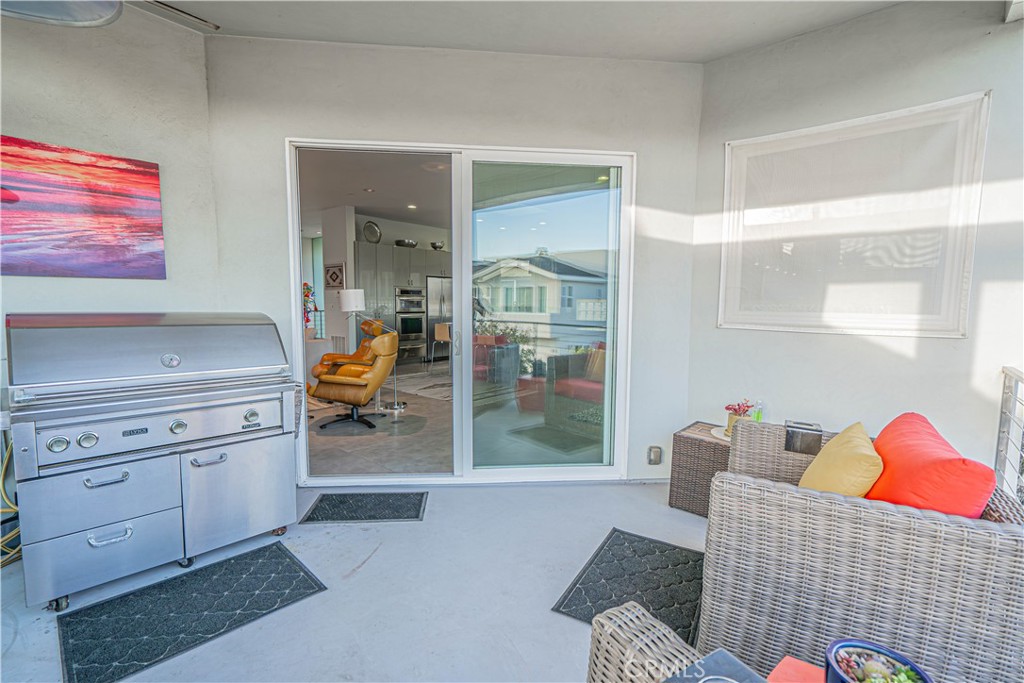 5220 Terramar Way Oxnard, CA 93035 - Photo 53 of 75 a living room with furniture and a gate