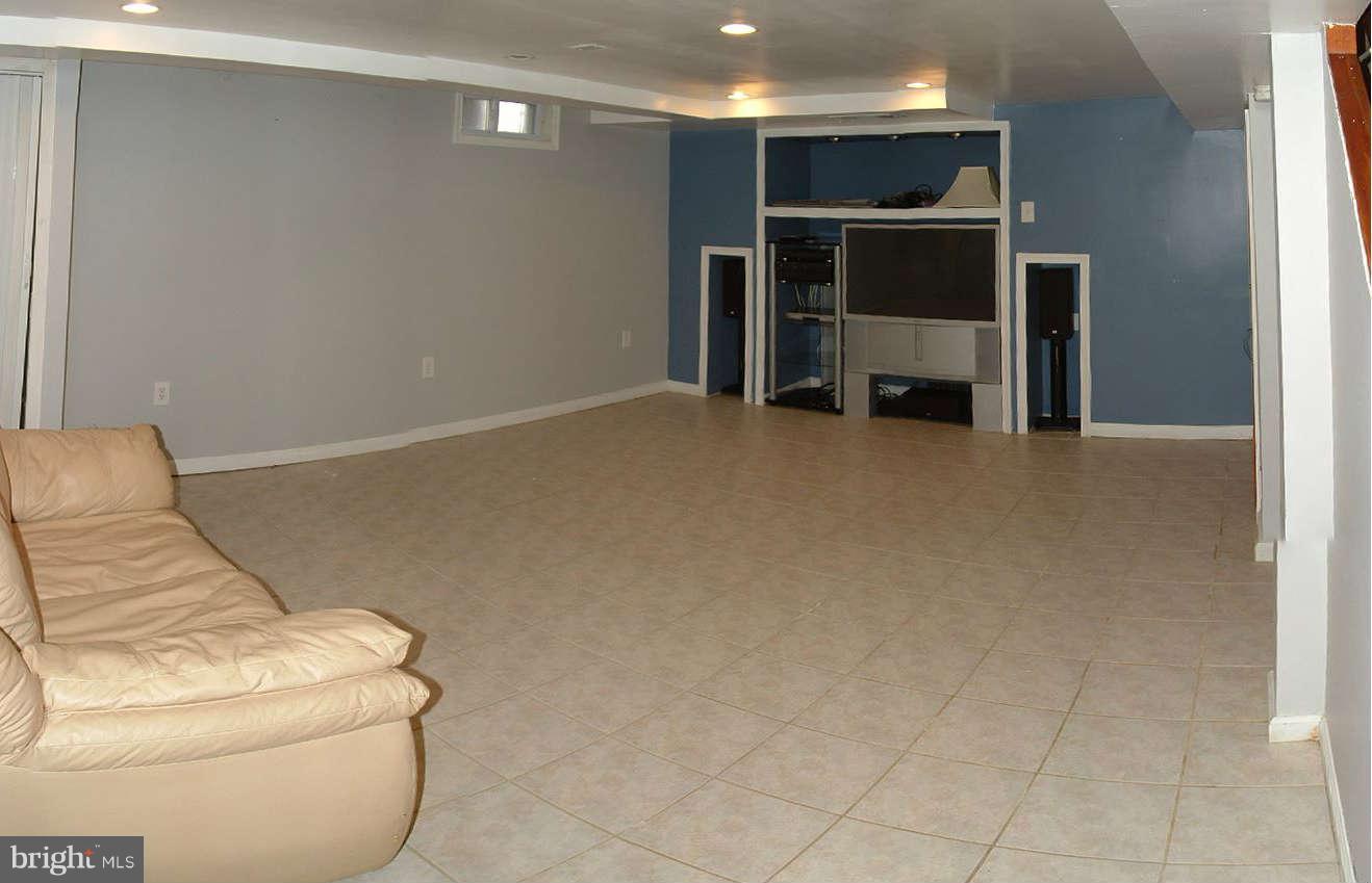 4208 Colonial Road Pikesville, MD 21208 - Photo 10 of 13 Family Room
