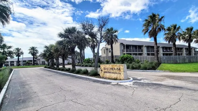 $449,000 | 2004 Bayhouse Drive, Unit 2004, Rockport, TX 78382