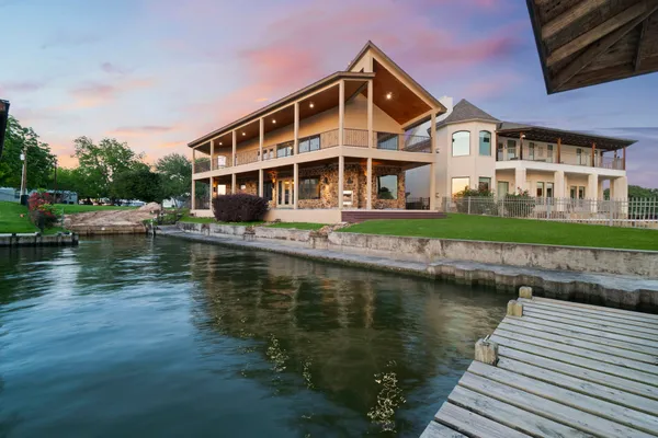 $1,300,000 | 295 Bayview Lane, Livingston, TX 77351