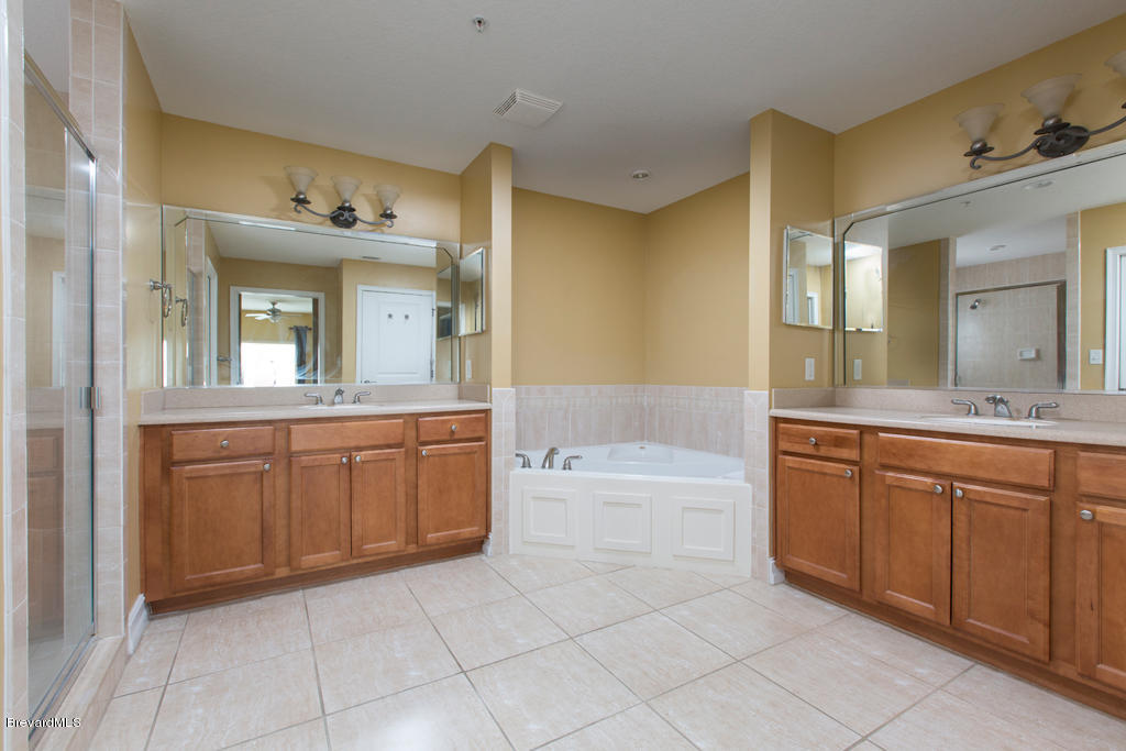 29 Riverside Drive, Unit 502 Cocoa, FL 32922 - Photo 11 of 27 Master Bath