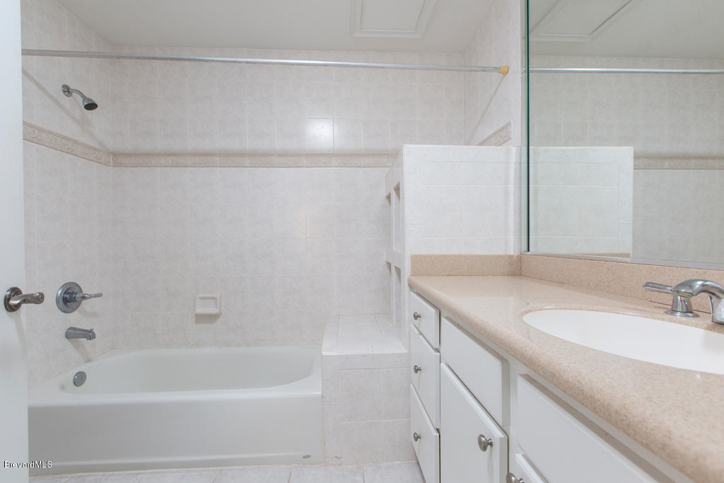 29 Riverside Drive, Unit 502 Cocoa, FL 32922 - Photo 15 of 27 Bathroom
