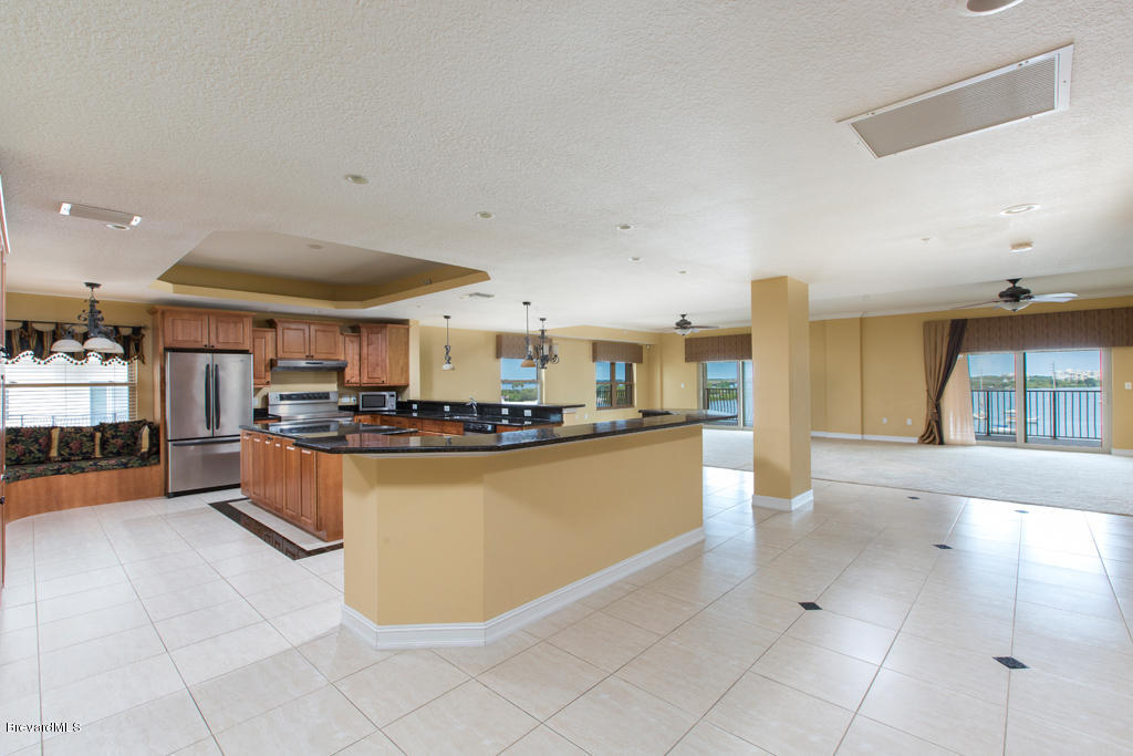 29 Riverside Drive, Unit 502 Cocoa, FL 32922 - Photo 3 of 27 Kitchen and Dining