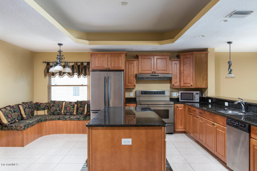 29 Riverside Drive, Unit 502 Cocoa, FL 32922 - Photo 7 of 27 Kitchen