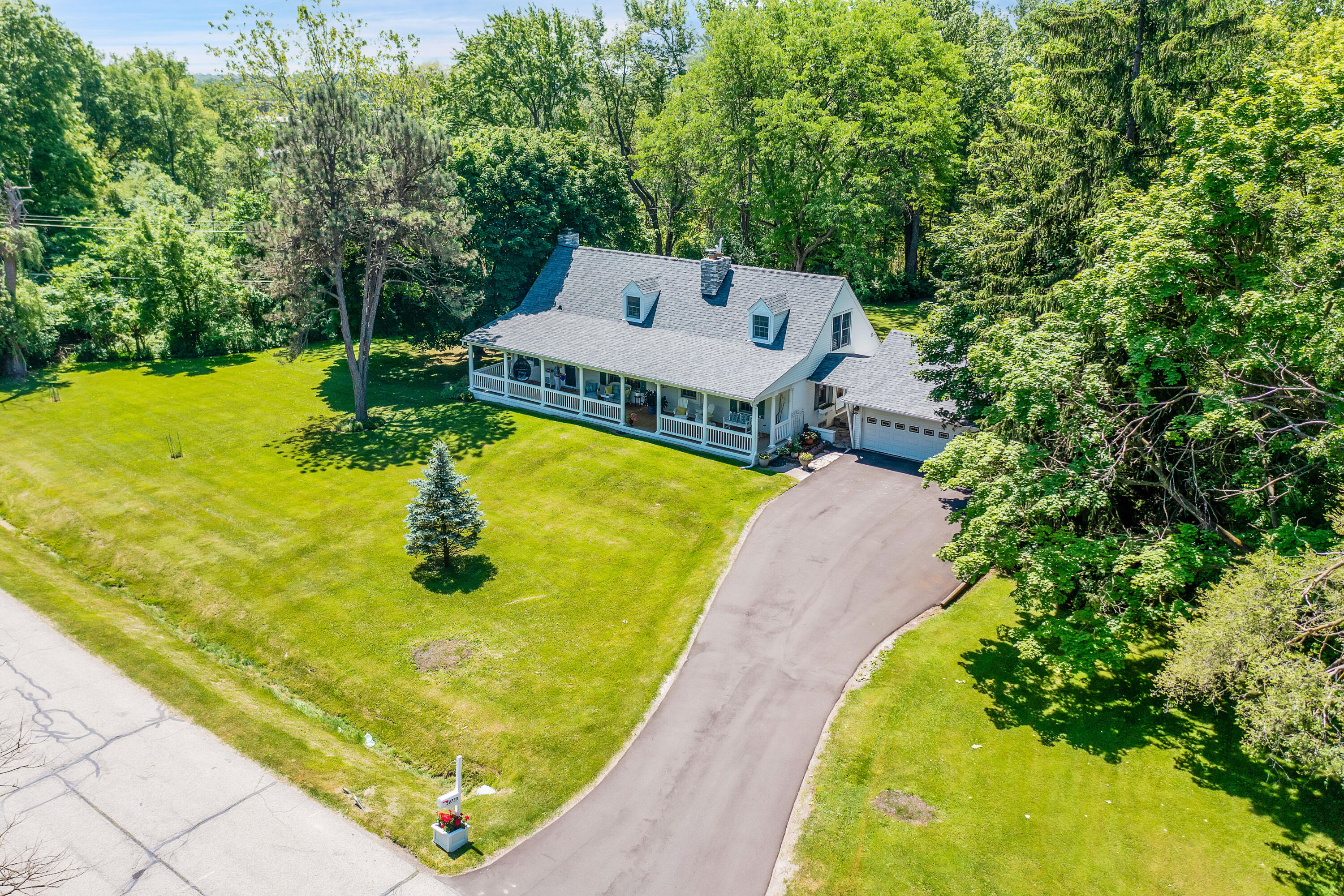 32733 Raphael Road Farmington Hills, MI 48336 - Photo 52 of 57 32733 Raphael - HD Drone Photography_48
