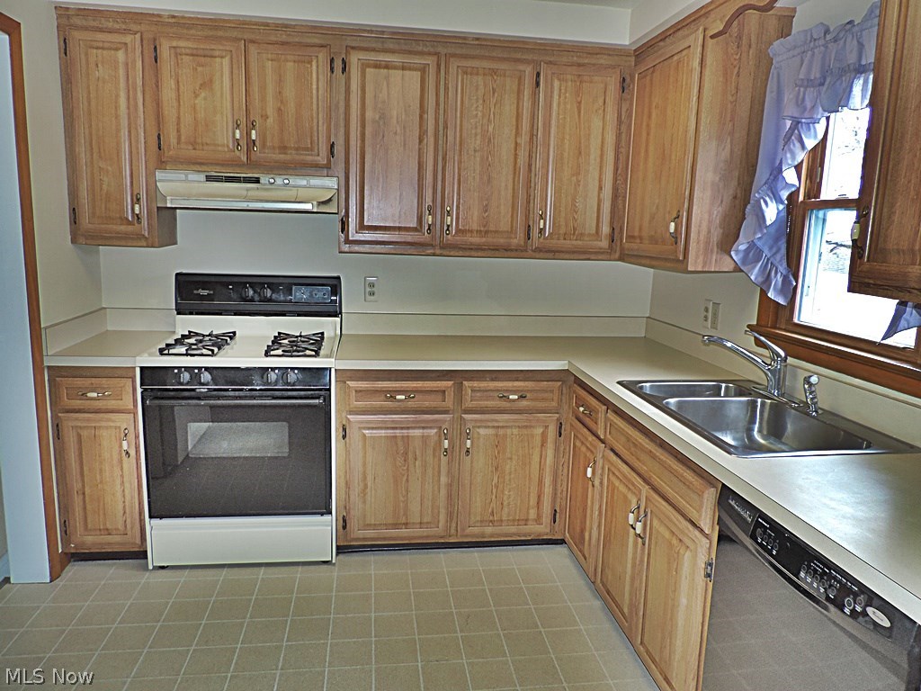 11504 Fordham Road Garfield Heights, OH 44125 - Photo 7 of 31