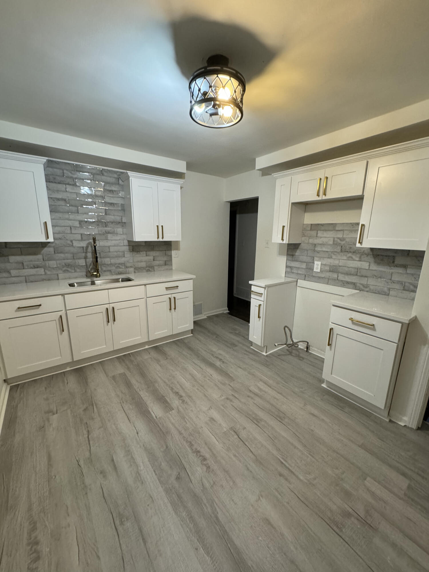 14394 Southfield Road Detroit, MI 48223 - Photo 2 of 19 IMG_0501