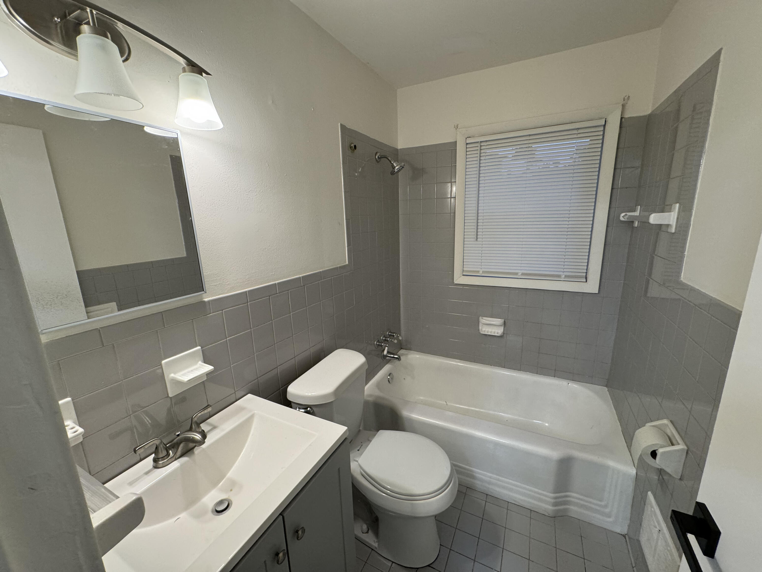 14394 Southfield Road Detroit, MI 48223 - Photo 10 of 19 IMG_0509