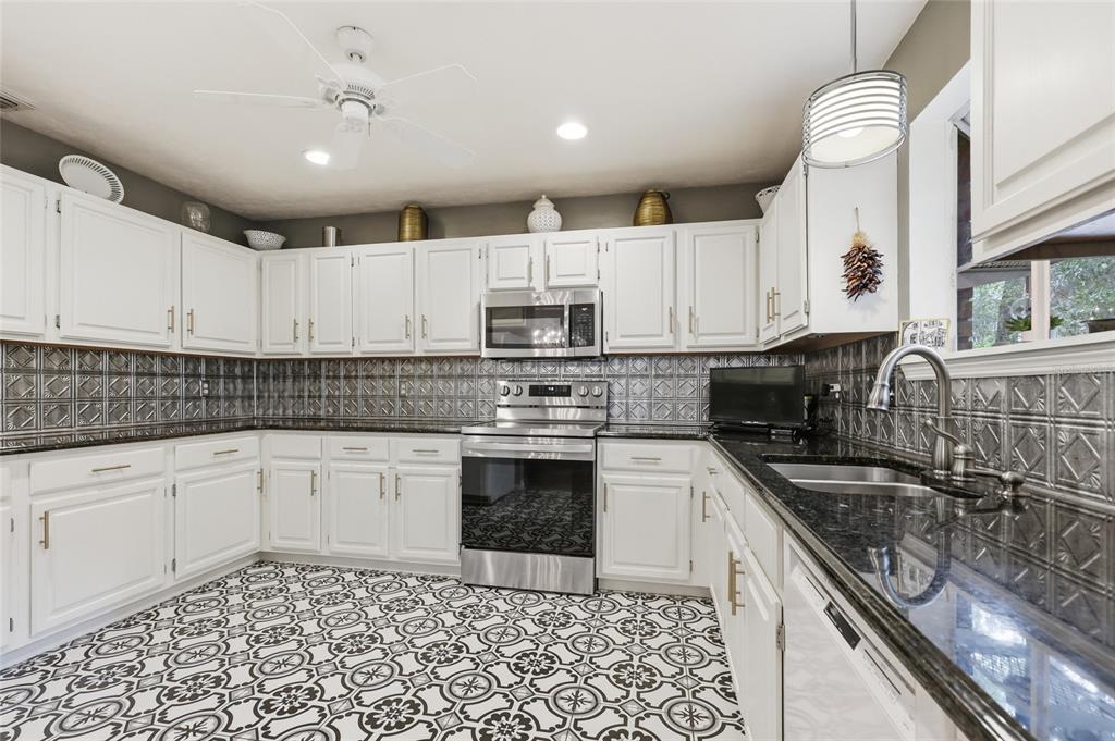 9702 Southwest 52 Lane Gainesville, FL 32608 - Photo 10 of 40
