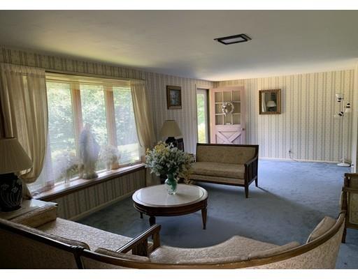 557 Southbridge Road Warren, MA 01585 - Photo 8 of 30 a living room with furniture and a table