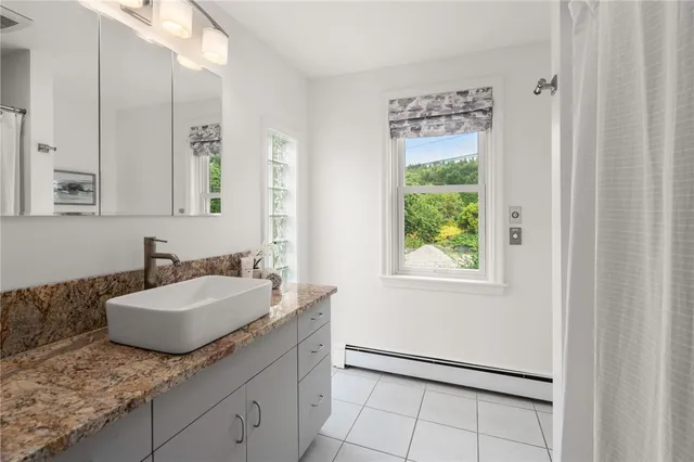 $1,199,900 | 55 West Main Road, Little Compton, RI 02837