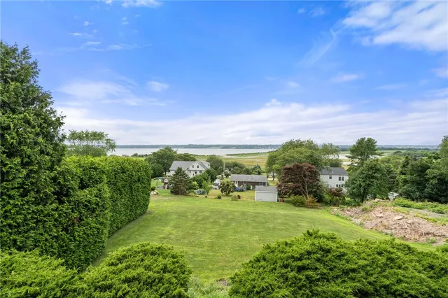 $1,199,900 | 55 West Main Road, Little Compton, RI 02837