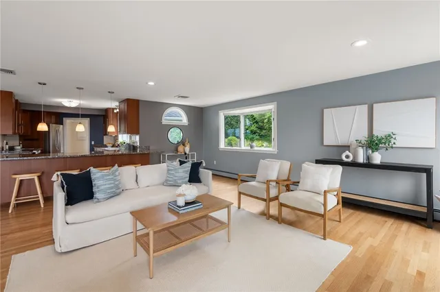 $1,199,900 | 55 West Main Road, Little Compton, RI 02837