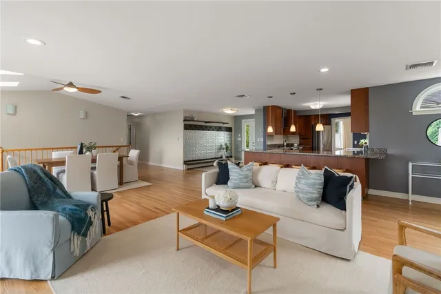 $1,199,900 | 55 West Main Road, Little Compton, RI 02837